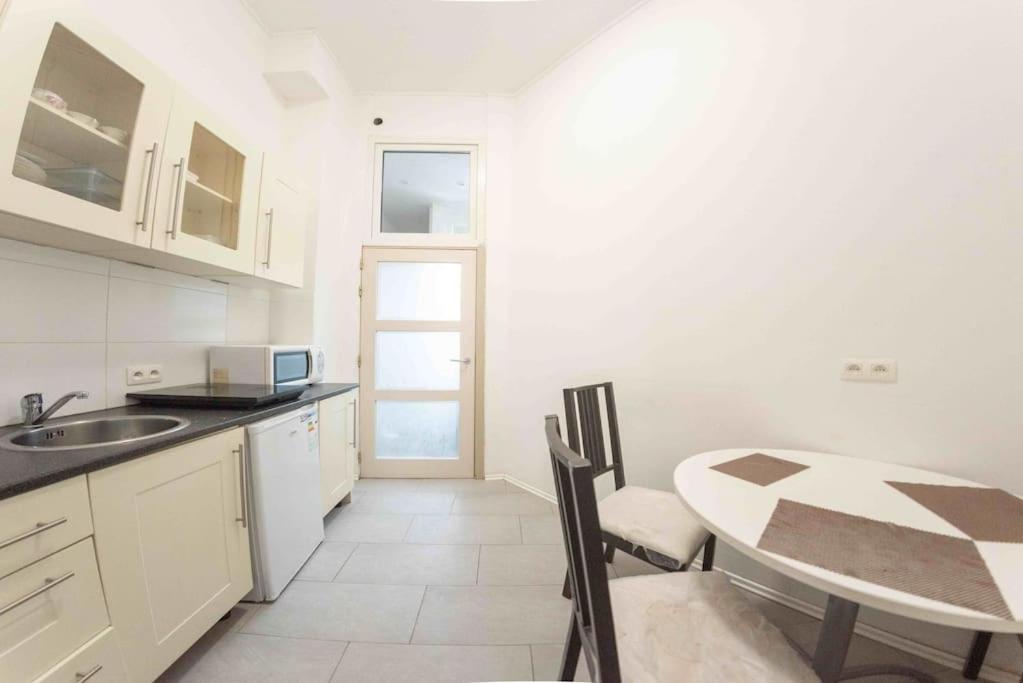 Studio Milana Apartment บรัสเซลส์ ภายนอก รูปภาพ